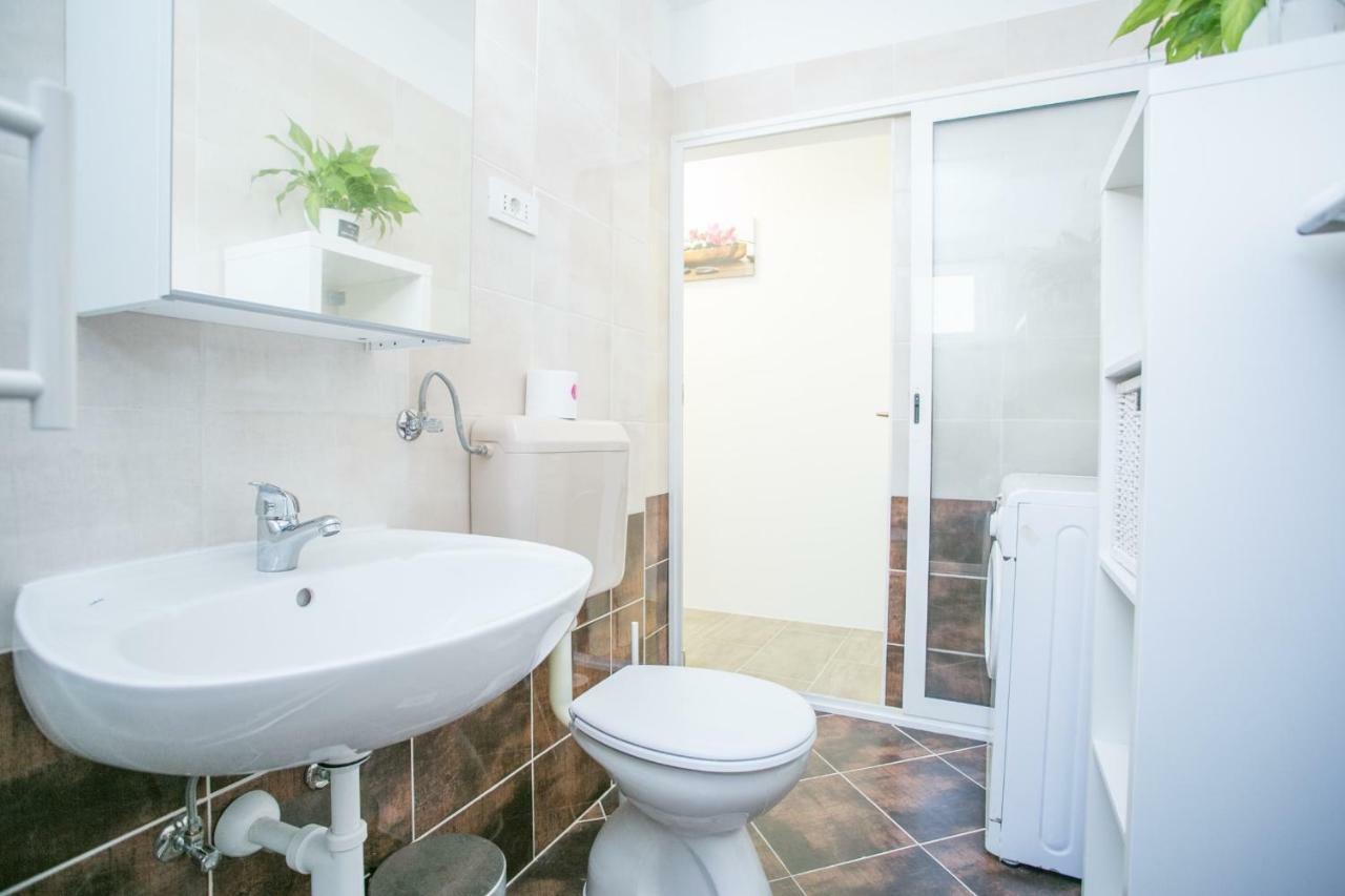 Ferienwohnung Modern Living In The Heart Of Trogir Exterior foto